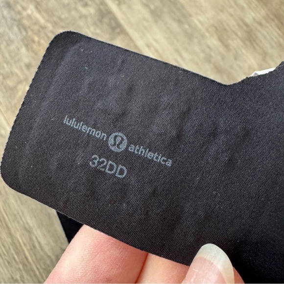 lululemon athletica 🍋 Seamless Unlined Sports Bra - Black - Size: 32DD - Picture 3 of 6